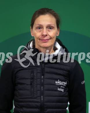 Kaernten Sport. Package Uebergabe.  Sandra Pollak  (Paraclimbing). Klagenfurt, 3.12.2024.
Foto: Kuess
---
pressefotos, pressefotografie, kuess, qs, qspictures, sport, bild, bilder, bilddatenbank