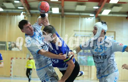 HLA Handball Bundesliga. SC Ferlach gegen HSG Xentis Lipizzanerheimat.  Patrik Leban (SCF),  Domen Knez, Karpo Sirolic (HSG Xentis). Ferlach, am 6.12.2024.
Foto: Kuess
---
pressefotos, pressefotografie, kuess, qs, qspictures, sport, bild, bilder, bilddatenbank