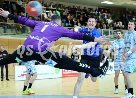 HLA Handball Bundesliga. SC Ferlach gegen HSG Xentis Lipizzanerheimat.  Toni Perkusic (SCF),  Luka Bakovic (HSG Xentis). Ferlach, am 6.12.2024.
Foto: Kuess
---
pressefotos, pressefotografie, kuess, qs, qspictures, sport, bild, bilder, bilddatenbank