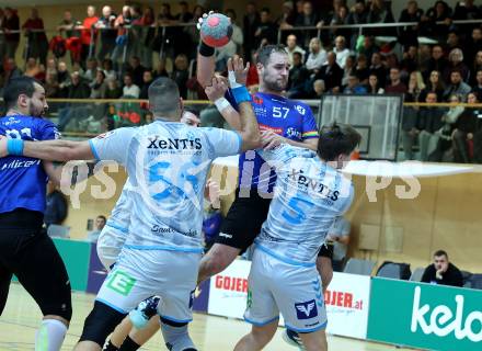 HLA Handball Bundesliga. SC Ferlach gegen HSG Xentis Lipizzanerheimat.  Patrik Leban (SCF),  Kristian Becin, Alexander Gollner (HSG Xentis). Ferlach, am 6.12.2024.
Foto: Kuess
---
pressefotos, pressefotografie, kuess, qs, qspictures, sport, bild, bilder, bilddatenbank