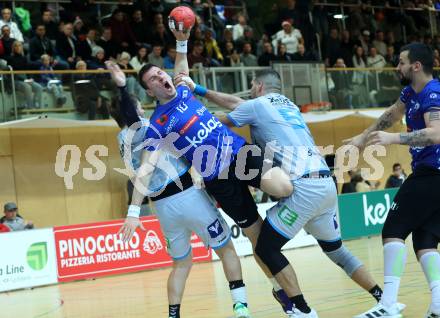 HLA Handball Bundesliga. SC Ferlach gegen HSG Xentis Lipizzanerheimat.  Toni Perkusic (SCF),  Alexander Gollner, Kristian Becin (HSG Xentis). Ferlach, am 6.12.2024.
Foto: Kuess
---
pressefotos, pressefotografie, kuess, qs, qspictures, sport, bild, bilder, bilddatenbank