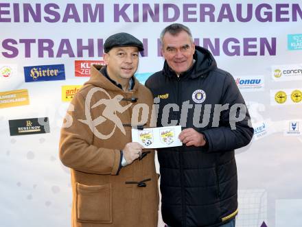 Fussball Bundesliga. SK Austria Klagenfurt. Viola Weihnachtswunsch-Aktion. Martin Mutz, Robert Micheu. Klagenfurt, am 6.12.2024.
Foto: Kuess
---
pressefotos, pressefotografie, kuess, qs, qspictures, sport, bild, bilder, bilddatenbank