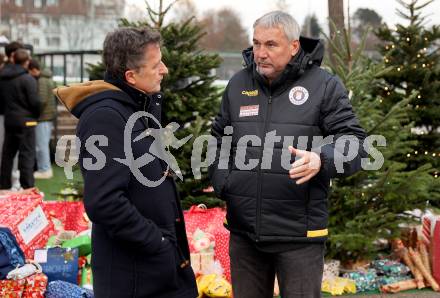 Fussball Bundesliga. SK Austria Klagenfurt. Viola Weihnachtswunsch-Aktion.  Gerald StÃ¶ckl (Leiter SOS Kinderdorf), Trainer Peter Pacult. Klagenfurt, am 6.12.2024.
Foto: Kuess
---
pressefotos, pressefotografie, kuess, qs, qspictures, sport, bild, bilder, bilddatenbank