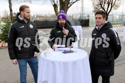 Fussball Bundesliga. SK Austria Klagenfurt. Viola Weihnachtswunsch-Aktion. Marco Knaller, Sandro Zakany, Marc Lamberger. Klagenfurt, am 6.12.2024.
Foto: Kuess
---
pressefotos, pressefotografie, kuess, qs, qspictures, sport, bild, bilder, bilddatenbank