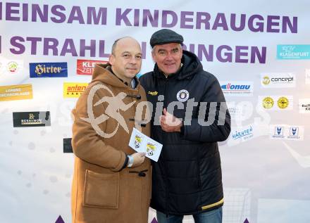 Fussball Bundesliga. SK Austria Klagenfurt. Viola Weihnachtswunsch-Aktion. Martin Mutz, Robert Micheu. Klagenfurt, am 6.12.2024.
Foto: Kuess
---
pressefotos, pressefotografie, kuess, qs, qspictures, sport, bild, bilder, bilddatenbank