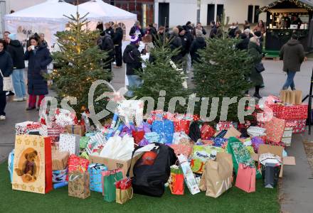 Fussball Bundesliga. SK Austria Klagenfurt. Viola Weihnachtswunsch-Aktion. Klagenfurt, am 6.12.2024.
Foto: Kuess
---
pressefotos, pressefotografie, kuess, qs, qspictures, sport, bild, bilder, bilddatenbank