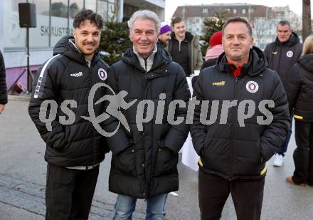 Fussball Bundesliga. SK Austria Klagenfurt. Viola Weihnachtswunsch-Aktion. Simon Straudi, Hannes Haubitz, Florin Orga. Klagenfurt, am 6.12.2024.
Foto: Kuess
---
pressefotos, pressefotografie, kuess, qs, qspictures, sport, bild, bilder, bilddatenbank