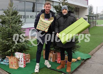 Fussball Bundesliga. SK Austria Klagenfurt. Viola Weihnachtswunsch-Aktion. Peer Jaekel, Guenther Gorenzel. Klagenfurt, am 6.12.2024.
Foto: Kuess
---
pressefotos, pressefotografie, kuess, qs, qspictures, sport, bild, bilder, bilddatenbank