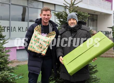 Fussball Bundesliga. SK Austria Klagenfurt. Viola Weihnachtswunsch-Aktion. Peer Jaekel, Guenther Gorenzel. Klagenfurt, am 6.12.2024.
Foto: Kuess
---
pressefotos, pressefotografie, kuess, qs, qspictures, sport, bild, bilder, bilddatenbank