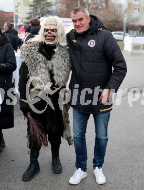 Fussball Bundesliga. SK Austria Klagenfurt. Viola Weihnachtswunsch-Aktion. Krampus, Robert Micheu. Klagenfurt, am 6.12.2024.
Foto: Kuess
---
pressefotos, pressefotografie, kuess, qs, qspictures, sport, bild, bilder, bilddatenbank