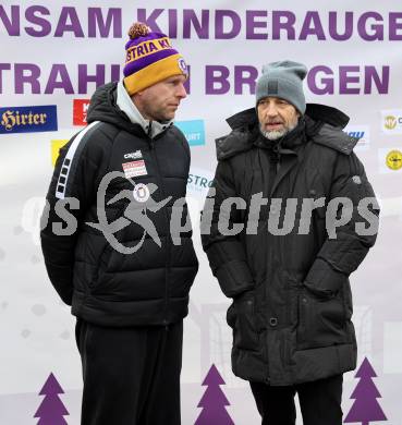 Fussball Bundesliga. SK Austria Klagenfurt. Viola Weihnachtswunsch-Aktion. Co-Trainer Martin Lassnig, Guenther Gorenzel. Klagenfurt, am 6.12.2024.
Foto: Kuess
---
pressefotos, pressefotografie, kuess, qs, qspictures, sport, bild, bilder, bilddatenbank