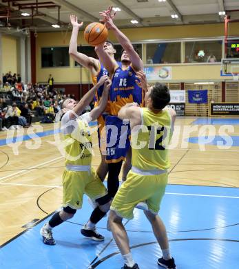 Basketball 2. Liga 2024/2025. Grunddurchgang 11. Runde.  Woerthersee Piraten gegen BBU Salzburg.  Tim Huber,  Jan-Arne Apschner  (Woerthersee Piraten),   Marko Rakic   (Salzburg). Klagenfurt, am 7.12.2024.
Foto: Kuess


---
pressefotos, pressefotografie, kuess, qs, qspictures, sport, bild, bilder, bilddatenbank