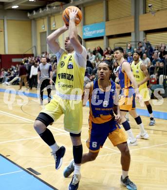 Basketball 2. Liga 2024/2025. Grunddurchgang 11. Runde.  Woerthersee Piraten gegen BBU Salzburg. Tim Huber   (Woerthersee Piraten),  Samuel Gatterbauer  (Salzburg). Klagenfurt, am 7.12.2024.
Foto: Kuess


---
pressefotos, pressefotografie, kuess, qs, qspictures, sport, bild, bilder, bilddatenbank