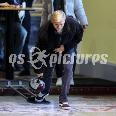 Fussball Bundesliga. Stockschiessen. SK  Austria Klagenfurt. Jonas Kuhn. Launsdorf,  am 11.12.2024.
Foto: Kuess
www.qspictures.net
---
pressefotos, pressefotografie, kuess, qs, qspictures, sport, bild, bilder, bilddatenbank