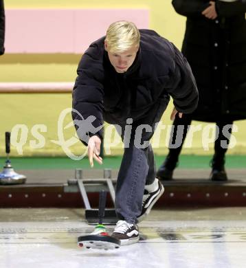 Fussball Bundesliga. Stockschiessen. SK  Austria Klagenfurt. Jonas Kuehn. Launsdorf,  am 11.12.2024.
Foto: Kuess
www.qspictures.net
---
pressefotos, pressefotografie, kuess, qs, qspictures, sport, bild, bilder, bilddatenbank