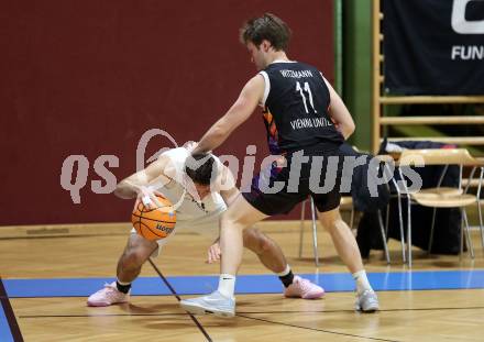 Basketball 2. Liga 2024/2025. Grunddurchgang 12. Runde.  KOS Celovec gegen Vienna United.   Niklas Michel (KOS Celovec),  Marius Witzmann  (Vienna United). Klagenfurt, am 14.12.2024.
Foto: Kuess


---
pressefotos, pressefotografie, kuess, qs, qspictures, sport, bild, bilder, bilddatenbank