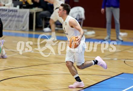 Basketball 2. Liga 2024/2025. Grunddurchgang 12. Runde.  KOS Celovec gegen Vienna United.   Niklas Michel (KOS Celovec),   Klagenfurt, am 14.12.2024.
Foto: Kuess


---
pressefotos, pressefotografie, kuess, qs, qspictures, sport, bild, bilder, bilddatenbank