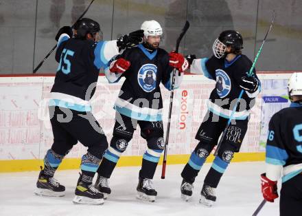 Eishockey. AHC Division 2 Ost.. Lendhafen Seeloewen gegen Reifnitz Trouts. Torjubel David Widrig, Andrej Hebar, Alexander Cijan (Lendhafen Seeloewen). Ferlach, am 15.12.2024.
Foto: Kuess
---
pressefotos, pressefotografie, kuess, qs, qspictures, sport, bild, bilder, bilddatenbank