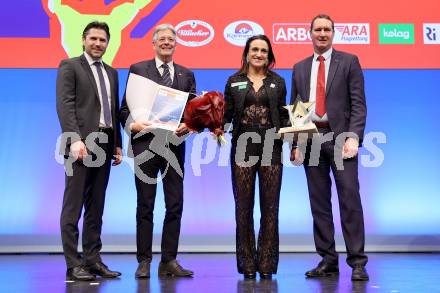 Nacht des Sports. Sportlergala. Christopher Weiss (Raiffeisen), LH Peter Kaiser,  Lara Vadlau, Reinhard Draxler (Kelag).Villach, am 21.12.2024.
Foto: Kuess
www.qspictures.net
---
pressefotos, pressefotografie, kuess, qs, qspictures, sport, bild, bilder, bilddatenbank