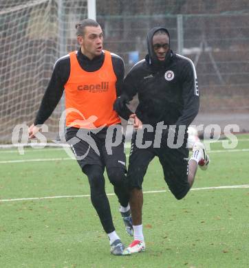 Fussball Bundesliga. Training SK Austria Klagenfurt. Niklas Szerencsi, Dikeni Salifou. Klagenfurt, am 7.1.2025.
Foto: Kuess
---
pressefotos, pressefotografie, kuess, qs, qspictures, sport, bild, bilder, bilddatenbank