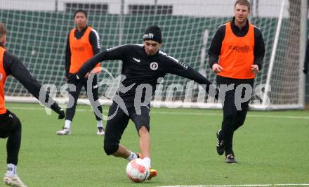 Fussball Bundesliga. Training SK Austria Klagenfurt. Ben Bobzien. Klagenfurt, am 7.1.2025.
Foto: Kuess
---
pressefotos, pressefotografie, kuess, qs, qspictures, sport, bild, bilder, bilddatenbank