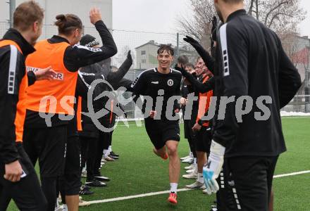 Fussball Bundesliga. Training SK Austria Klagenfurt. .Matteo Kitz. Klagenfurt, am 7.1.2025.
Foto: Kuess
---
pressefotos, pressefotografie, kuess, qs, qspictures, sport, bild, bilder, bilddatenbank