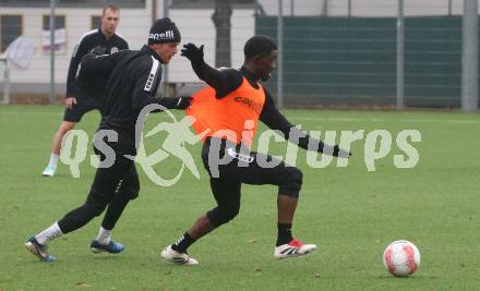 Fussball Bundesliga. Training SK Austria Klagenfurt. Philipp Wydra, Denzel Owusu. Klagenfurt, am 7.1.2025.
Foto: Kuess
---
pressefotos, pressefotografie, kuess, qs, qspictures, sport, bild, bilder, bilddatenbank