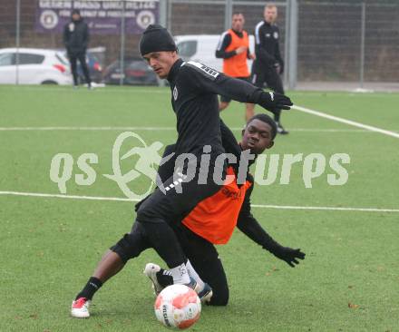 Fussball Bundesliga. Training SK Austria Klagenfurt. Philipp Wydra, Denzel Owusu. Klagenfurt, am 7.1.2025.
Foto: Kuess
---
pressefotos, pressefotografie, kuess, qs, qspictures, sport, bild, bilder, bilddatenbank