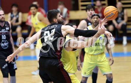 Basketball 2. Liga 2024/2025. Grunddurchgang 14. Runde.  Woerthersee Piraten gegen Mistelbach Mustangs.  Marin Sliskovic  (Piraten),  Viktor Vasat  (Mistelbach Mustangs). Klagenfurt, am 11.1.2025.
Foto: Kuess


---
pressefotos, pressefotografie, kuess, qs, qspictures, sport, bild, bilder, bilddatenbank