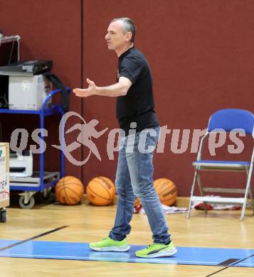 Basketball 2. Liga 2024/2025. Grunddurchgang 14. Runde.  Woerthersee Piraten gegen Mistelbach Mustangs.  Trainer Martin Weissenboeck  (Mistelbach Mustangs). Klagenfurt, am 11.1.2025.
Foto: Kuess


---
pressefotos, pressefotografie, kuess, qs, qspictures, sport, bild, bilder, bilddatenbank