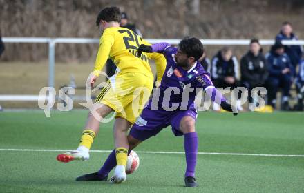 Fussball Bundesliga. Testspiel. SK Austria Klagenfurt gegen Lafnitz. Kosmas Gkezos (Austria Klagenfurt), Ermin Mami (Lafnitz). Klagenfurt, am 31,1.2025.
Foto: Kuess
---
pressefotos, pressefotografie, kuess, qs, qspictures, sport, bild, bilder, bilddatenbank