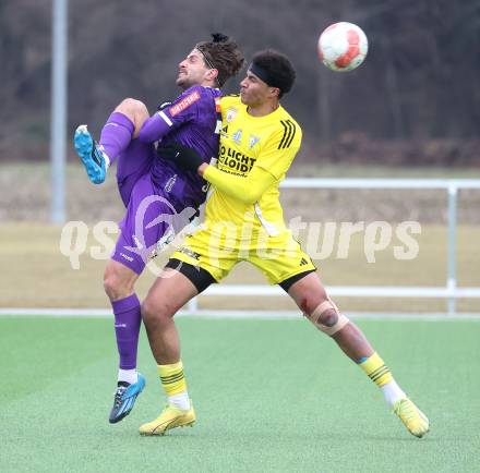 Fussball Bundesliga. Testspiel. SK Austria Klagenfurt gegen Lafnitz.  Steven Juncan (Austria Klagenfurt), Enzo Stone Gibson Mougnol (Lafnitz). Klagenfurt, am 31.1.2025.
Foto: Kuess
---
pressefotos, pressefotografie, kuess, qs, qspictures, sport, bild, bilder, bilddatenbank