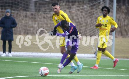 Fussball Bundesliga. Testspiel. SK Austria Klagenfurt gegen Lafnitz. Solomon Bonnah (Austria Klagenfurt), Mehdi Hetemaj (Lafnitz). Klagenfurt, am 31,1.2025.
Foto: Kuess
---
pressefotos, pressefotografie, kuess, qs, qspictures, sport, bild, bilder, bilddatenbank