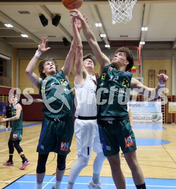 Basketball 2. Liga 2024/2025. Grunddurchgang 17. Runde.  KOS Celovec gegen Dornbirn Lions.   Simon Siencnik (KOS Celovec),  Pauls Miglinieks, Mateja Djurasic  (Dornbirn Lions). Klagenfurt, am 1.2.2025.
Foto: Kuess


---
pressefotos, pressefotografie, kuess, qs, qspictures, sport, bild, bilder, bilddatenbank