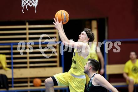 Basketball 2. Liga 2024/2025. Grunddurchgang 18. Runde.  Woerthersee Piraten gegen Union Deutsch Wagram Alligators.  Lukas Simoner  (Piraten,  Klagenfurt, am 8.2.2025.
Foto: Kuess


---
pressefotos, pressefotografie, kuess, qs, qspictures, sport, bild, bilder, bilddatenbank