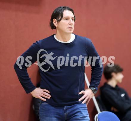 Basketball 2. Liga 2024/2025. Grunddurchgang 18. Runde.  Woerthersee Piraten gegen Union Deutsch Wagram Alligators.  Trainer Andreas Kuttnig  (Piraten),  Klagenfurt, am 8.2.2025.
Foto: Kuess


---
pressefotos, pressefotografie, kuess, qs, qspictures, sport, bild, bilder, bilddatenbank