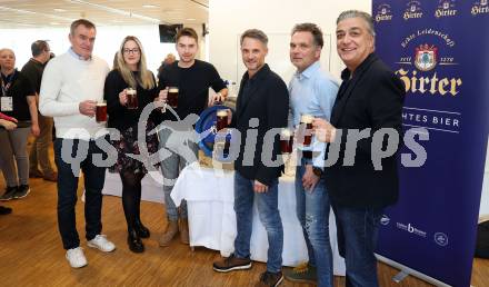 Fussball Bundesliga. SK Austria Klagenfurt gegen Red Bull Salzburg. Robert Micheu (Praesident SK Austria Klagenfurt). Hinter Bier. Bieranstich.. Klagenfurt, am 9.2.2025.
Foto: Kuess
www.qspictures.net
---
pressefotos, pressefotografie, kuess, qs, qspictures, sport, bild, bilder, bilddatenbank