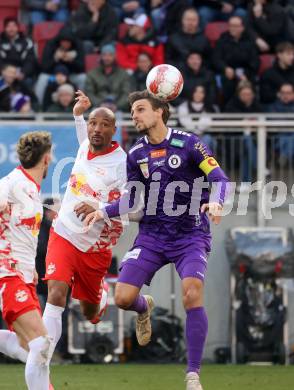 Fussball Bundesliga. SK Austria Klagenfurt gegen Red Bull Salzburg. Thorsten Mahrer ( Austria Klagenfurt), Karim Onisiwo (Salzburg). Klagenfurt, am 9.2.2025.
Foto: Kuess
www.qspictures.net
---
pressefotos, pressefotografie, kuess, qs, qspictures, sport, bild, bilder, bilddatenbank