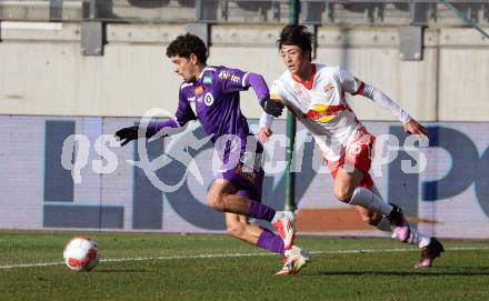 Fussball Bundesliga. SK Austria Klagenfurt gegen Red Bull Salzburg. Ben Bobzien( Austria Klagenfurt), Takumi Kawamura (Salzburg). Klagenfurt, am 9.2.2025.
Foto: Kuess
www.qspictures.net
---
pressefotos, pressefotografie, kuess, qs, qspictures, sport, bild, bilder, bilddatenbank