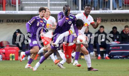 Fussball Bundesliga. SK Austria Klagenfurt gegen Red Bull Salzburg. Dikeni Salifou ( Austria Klagenfurt), Takumi Kawamura (Salzburg). Klagenfurt, am 9.2.2025.
Foto: Kuess
www.qspictures.net
---
pressefotos, pressefotografie, kuess, qs, qspictures, sport, bild, bilder, bilddatenbank