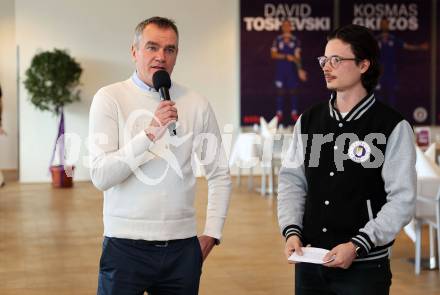 Fussball Bundesliga. SK Austria Klagenfurt gegen Red Bull Salzburg. Kick Off. Robert Micheu (PrÃ¤sident SK Austria Klagenfurt),  Marco Walter. Klagenfurt, am 9.2.2025.
Foto: Kuess
www.qspictures.net
---
pressefotos, pressefotografie, kuess, qs, qspictures, sport, bild, bilder, bilddatenbank