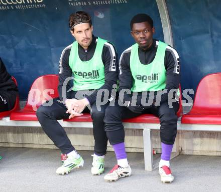 Fussball Bundesliga. SK Austria Klagenfurt gegen Red Bull Salzburg.  Steven Juncaj, Denzel Owusu (Austria Klagenfurt). Klagenfurt, am 9.2.2025.
Foto: Kuess
www.qspictures.net
---
pressefotos, pressefotografie, kuess, qs, qspictures, sport, bild, bilder, bilddatenbank