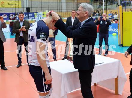 Volleyball. Cupfinale. SK Aich/Dob gegen Hypo Tirol Volleyballteam.  Siegerehrung. LH Peter Kaiser, Jacob Kitzinger (Tirol). Bleiburg, 16.2.2025.
Foto: Kuess
---
pressefotos, pressefotografie, kuess, qs, qspictures, sport, bild, bilder, bilddatenbank