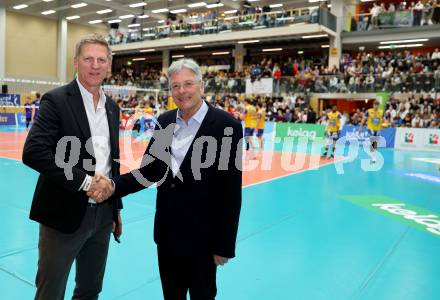 Volleyball. Cuptfinale. SK Aich/Dob gegen Hypo Tirol Volleyballteam. LH Peter Kaiser, Gernot Leitner (Praesident Volleyballverband Oesterreich,
Foto: Kuess
---
pressefotos, pressefotografie, kuess, qs, qspictures, sport, bild, bilder, bilddatenbank