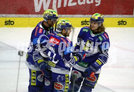 Eishockey ICE Bundesliga. VSV gegen Asiago. Torjubel Guus Van Nes, Alex Wall, Chase Pearson (VSV). Villach, am 21.2..2025
Foto: Kuess
---
pressefotos, pressefotografie, kuess, qs, qspictures, sport, bild, bilder, bilddatenbank