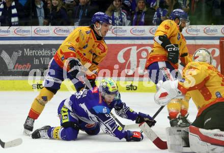 Eishockey ICE Bundesliga. VSV gegen Asiago. Elias Wallenta (VSV),  Bryce Gianni Alcock Misley  (Asiago). Villach, am 21.2..2025
Foto: Kuess
---
pressefotos, pressefotografie, kuess, qs, qspictures, sport, bild, bilder, bilddatenbank