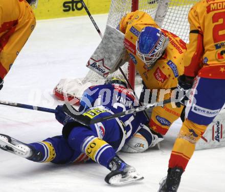 Eishockey ICE Bundesliga. VSV gegen Asiago. Guus Van Nes (VSV), Justin Fazio (Asiago). Villach, am 21.2..2025
Foto: Kuess
---
pressefotos, pressefotografie, kuess, qs, qspictures, sport, bild, bilder, bilddatenbank