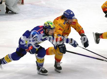 Eishockey ICE Bundesliga. VSV gegen Asiago. Max Coatta  (VSV), Stefano Marchetti (Asiago). Villach, am 21.2..2025
Foto: Kuess
---
pressefotos, pressefotografie, kuess, qs, qspictures, sport, bild, bilder, bilddatenbank