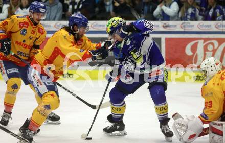 Eishockey ICE Bundesliga. VSV gegen Asiago. Benjamin Lanzinger  (VSV), Giovanni Luigi Domenico Vallati  (Asiago). Villach, am 21.2..2025
Foto: Kuess
---
pressefotos, pressefotografie, kuess, qs, qspictures, sport, bild, bilder, bilddatenbank