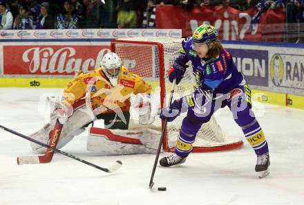 Eishockey ICE Bundesliga. VSV gegen Asiago. Chase Pearson  (VSV), Marco Constantini (Asiago). Villach, am 21.2..2025
Foto: Kuess
---
pressefotos, pressefotografie, kuess, qs, qspictures, sport, bild, bilder, bilddatenbank